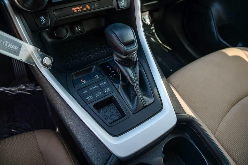Thumbnail: 2019 Toyota RAV4 - 18