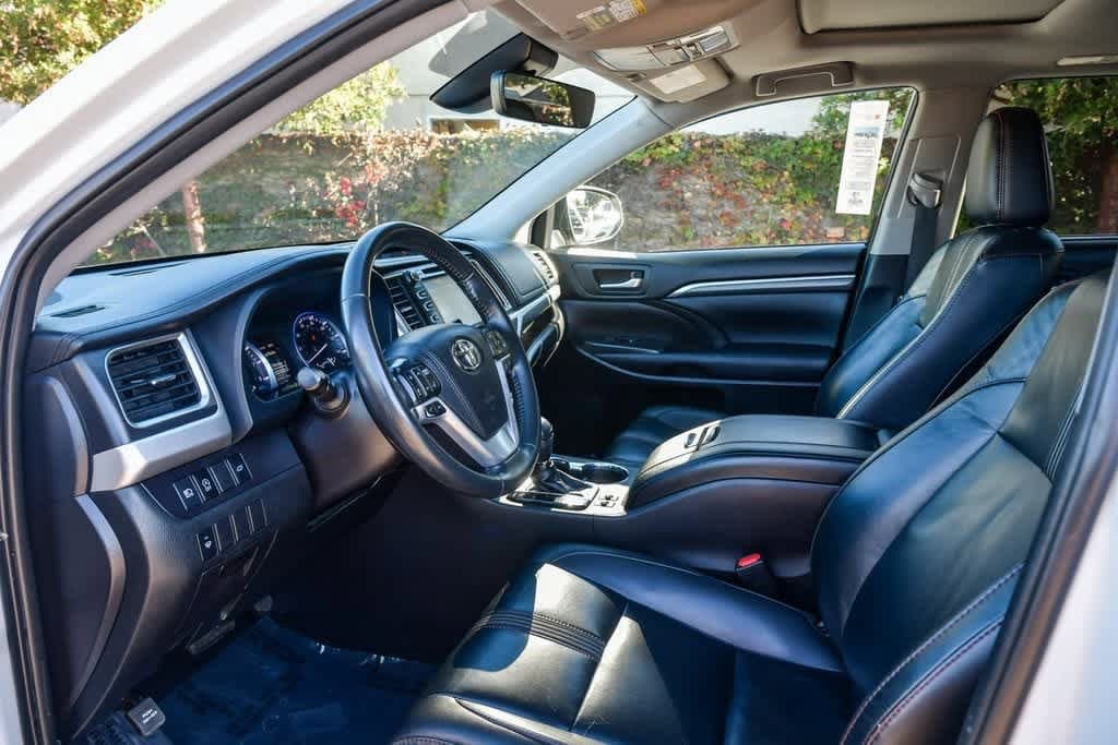 Thumbnail: 2019 Toyota Highlander - 16
