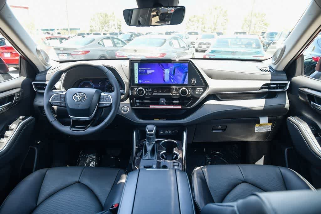 Thumbnail: 2026 Toyota Highlander - 14