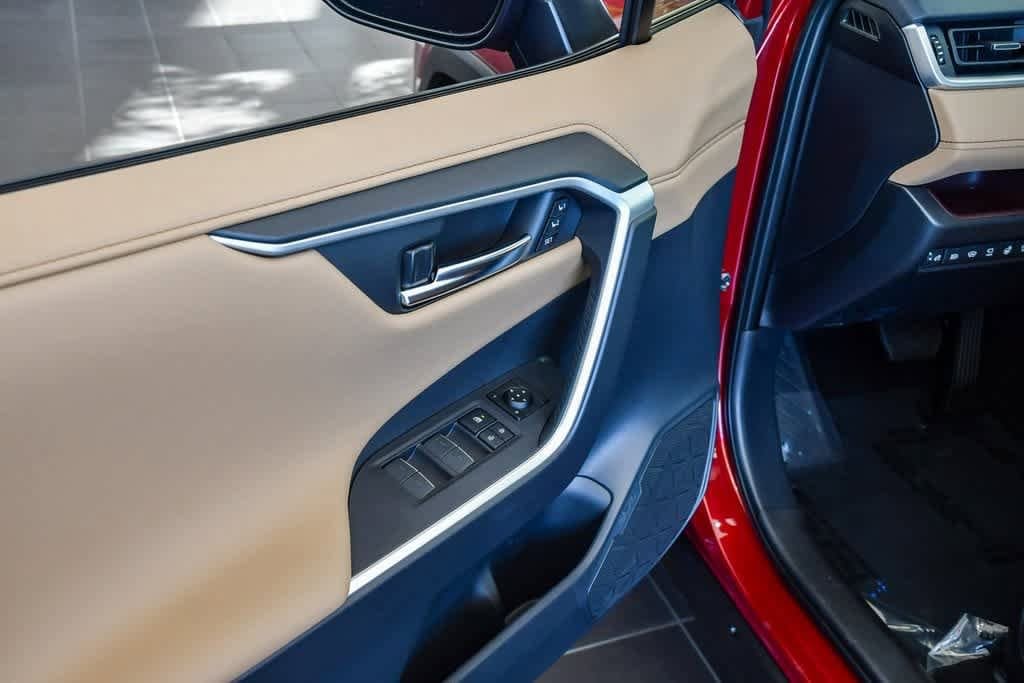 Thumbnail: 2025 Toyota RAV4 - 21