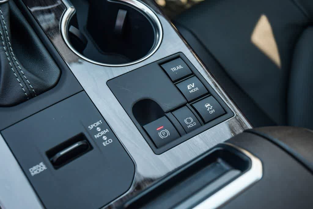 Thumbnail: 2026 Toyota Highlander - 21