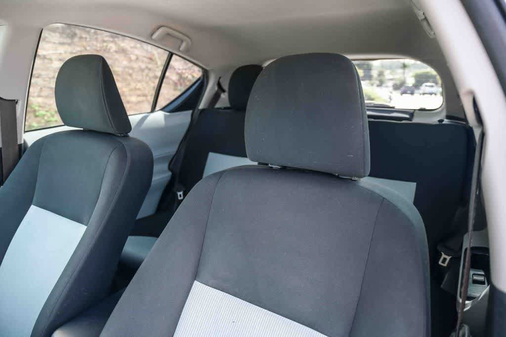 Thumbnail: 2013 Toyota Prius c - 18