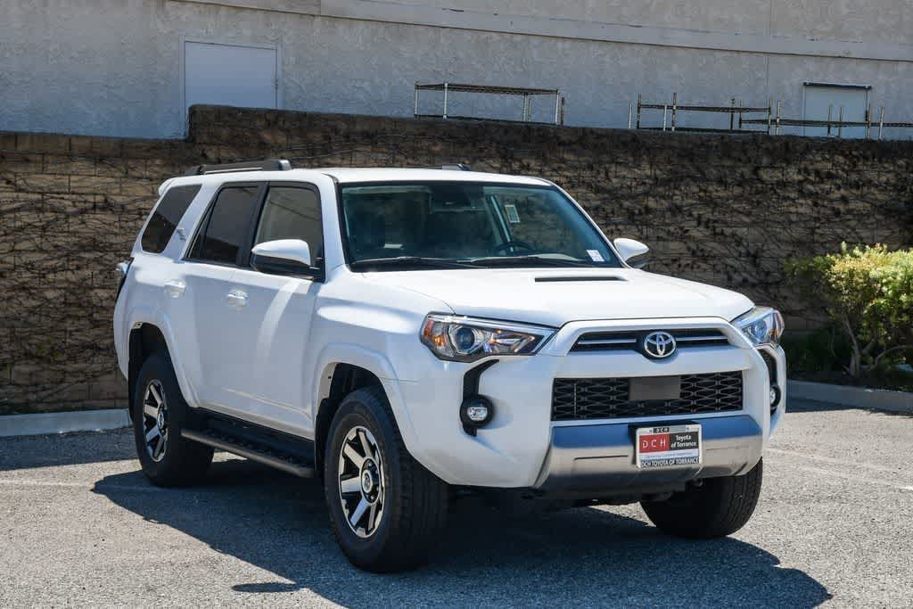 2024 Toyota 4Runner TRD Off-Road photo 2