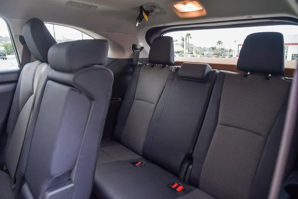 2025 Toyota Highlander LE 19