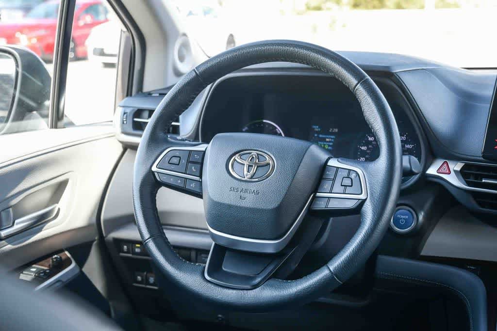 Thumbnail: 2022 Toyota Sienna - 12