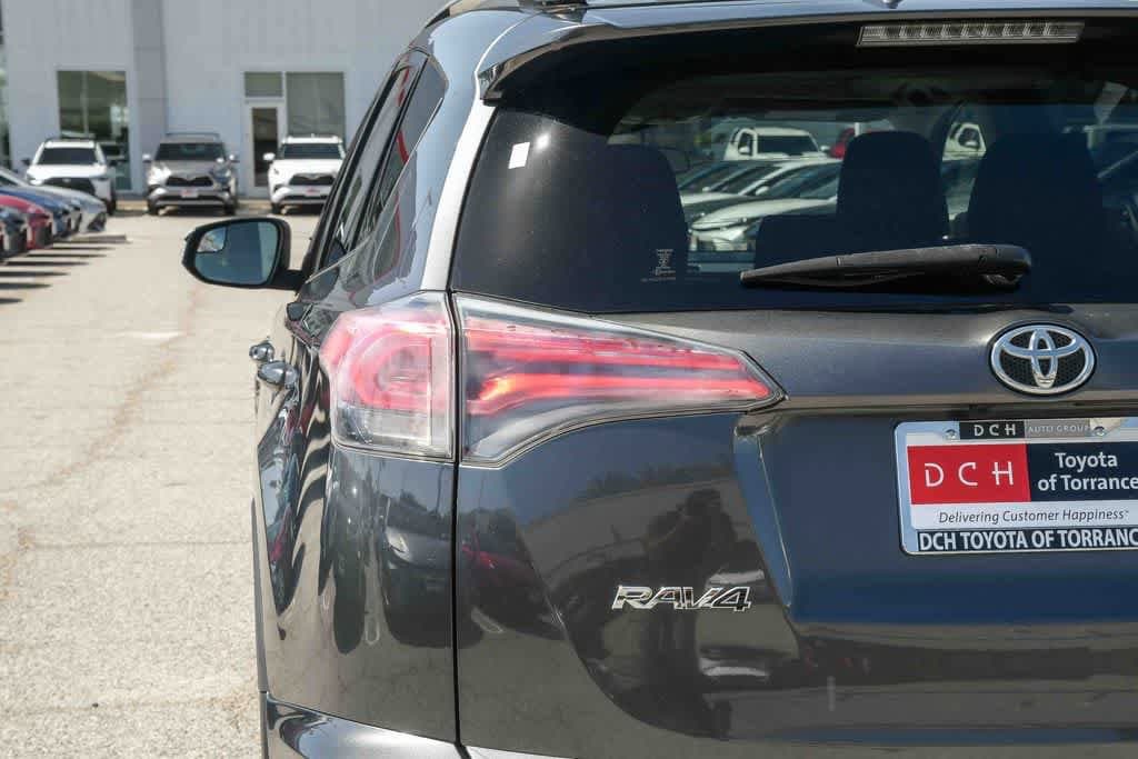 2016 Toyota RAV4 XLE photo 5