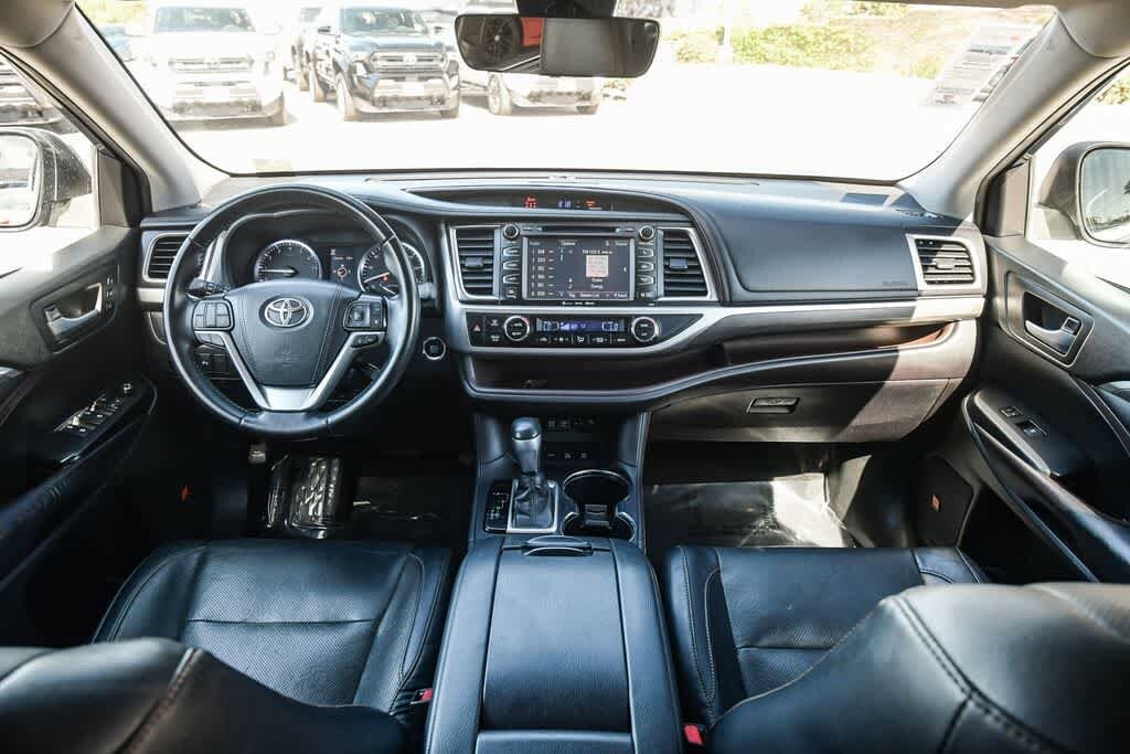 Thumbnail: 2019 Toyota Highlander - 14
