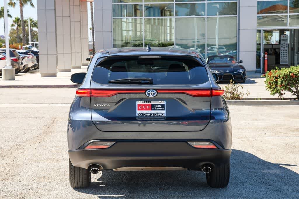2024 Toyota Venza LE photo 3