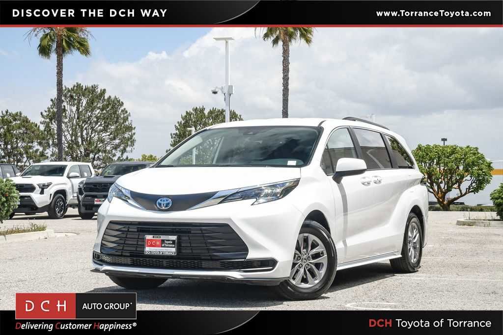 2025 Toyota Sienna LE 8-Passenger Hybrid AWD's photo