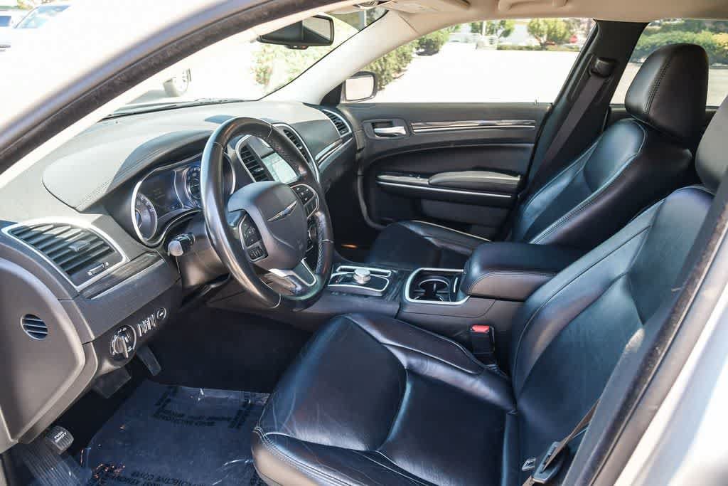 Thumbnail: 2019 Chrysler 300 - 15