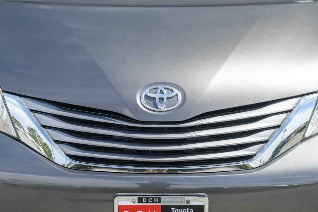 2016 Toyota Sienna XLE photo 4