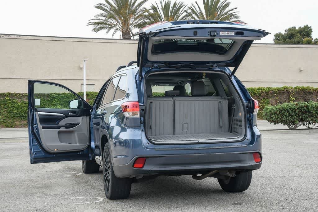 Thumbnail: 2017 Toyota Highlander - 27