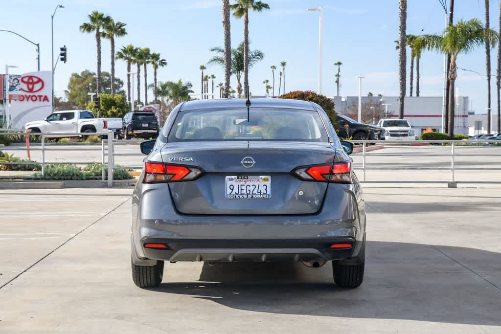2023 Nissan Versa 1.6 S photo 3