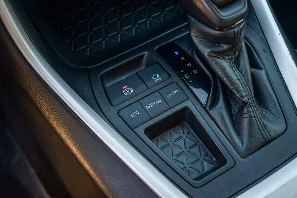 Thumbnail: 2021 Toyota RAV4 - 22