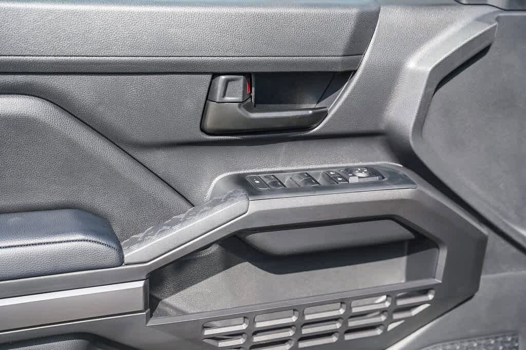 2025 Toyota Tacoma SR5 21