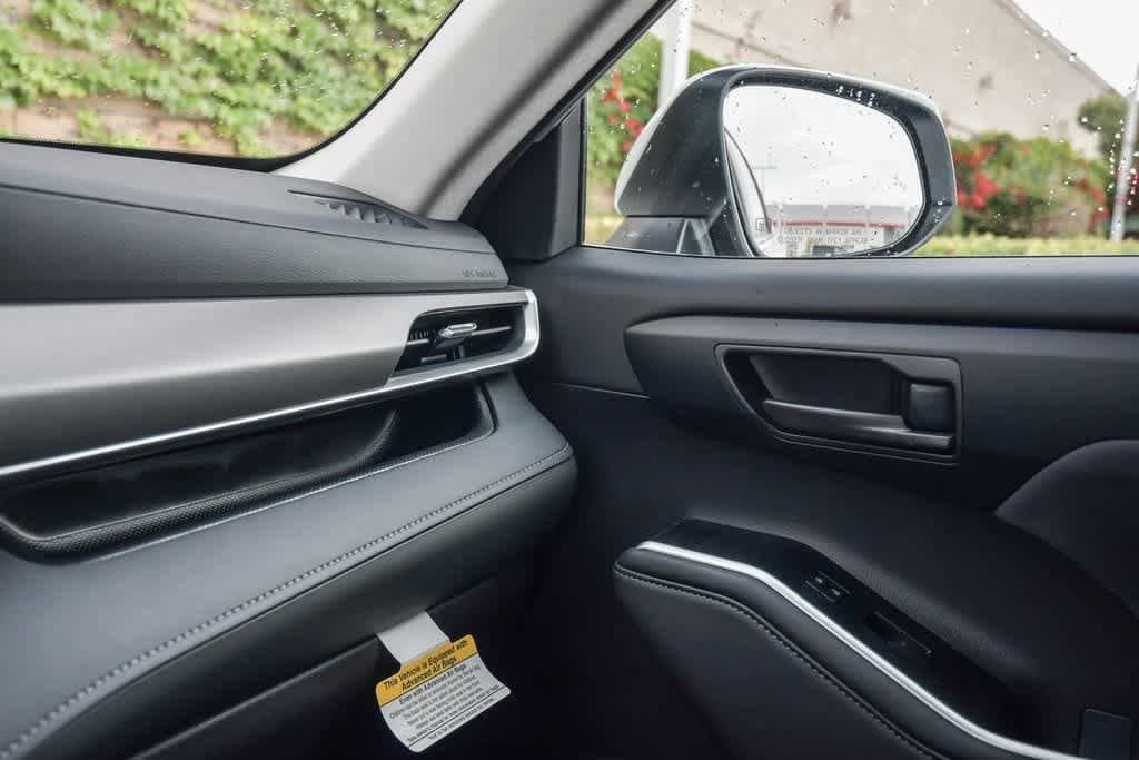 2025 Toyota Highlander LE 26