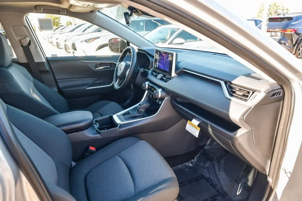 Thumbnail: 2025 Toyota RAV4 - 15