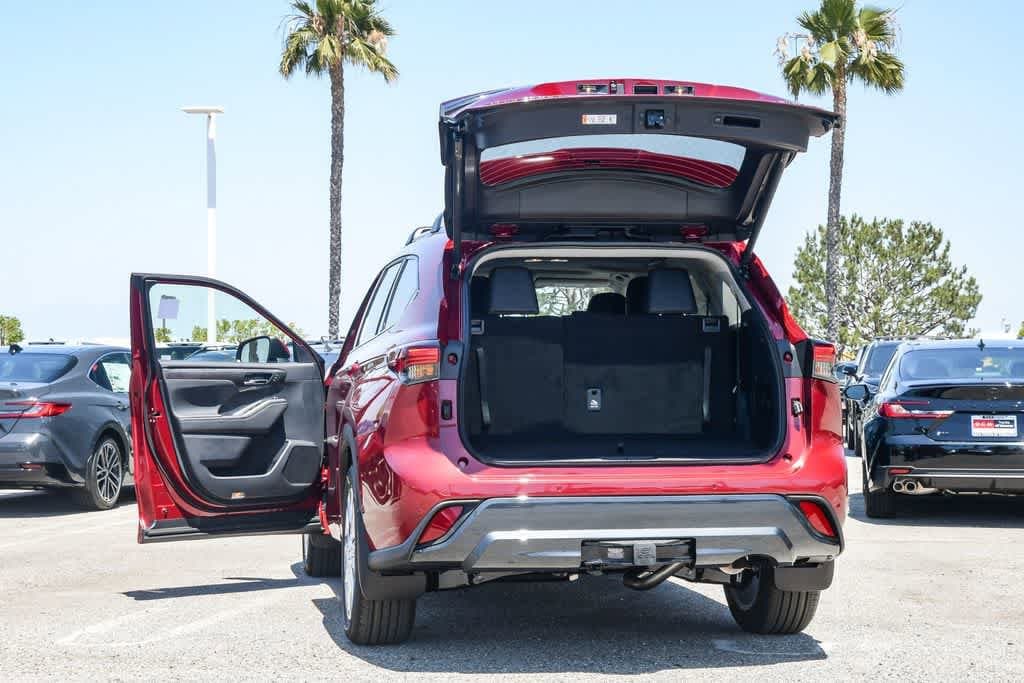 Thumbnail: 2026 Toyota Highlander - 28