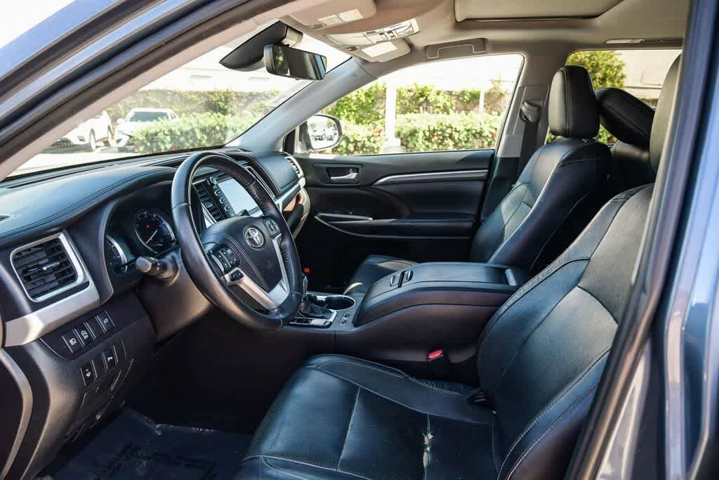 Thumbnail: 2019 Toyota Highlander - 16