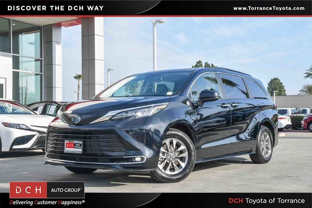 2023 Toyota Sienna XLE's photo