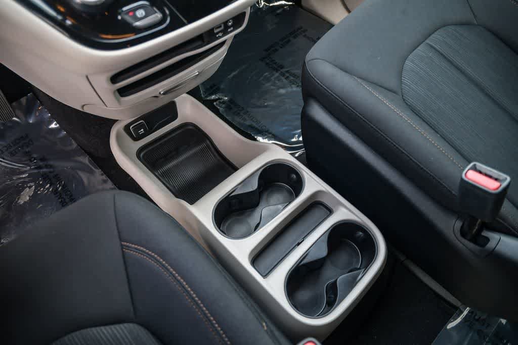 Thumbnail: 2019 Chrysler Pacifica - 19