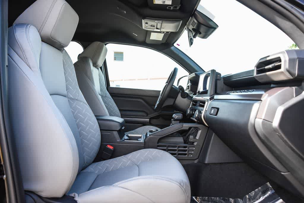 2026 Toyota Tacoma SR5 - Photo 17