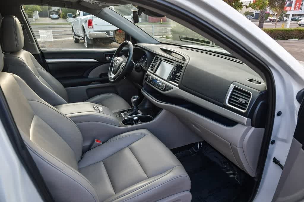 Thumbnail: 2019 Toyota Highlander - 15