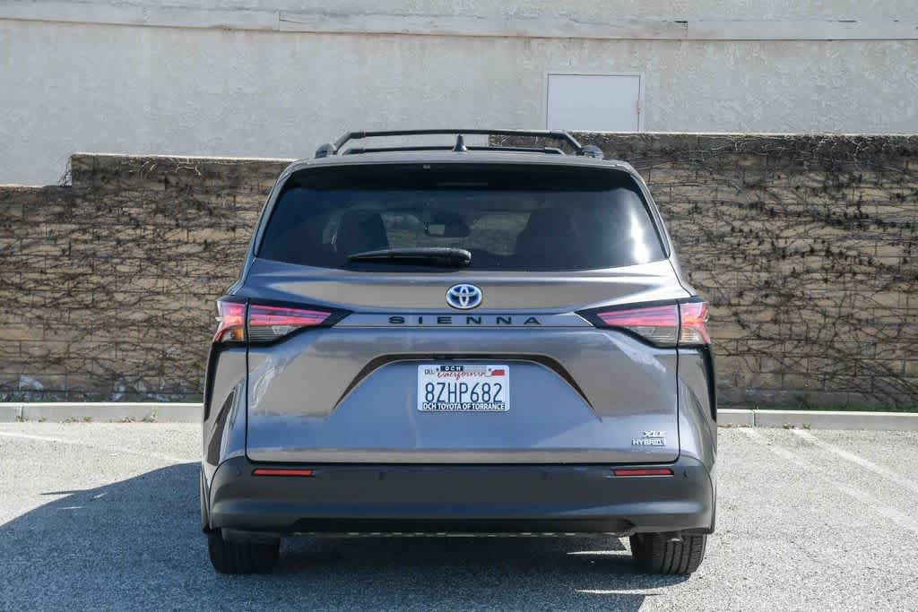 Thumbnail: 2022 Toyota Sienna - 8