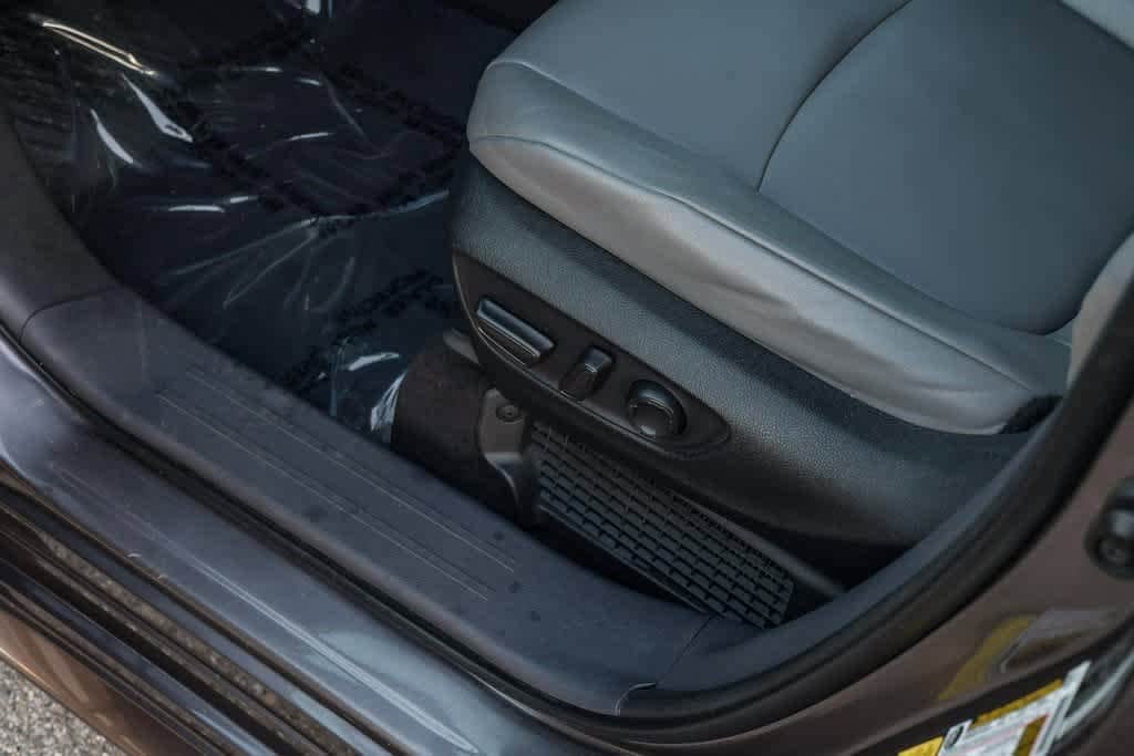 Thumbnail: 2022 Toyota Sienna - 21