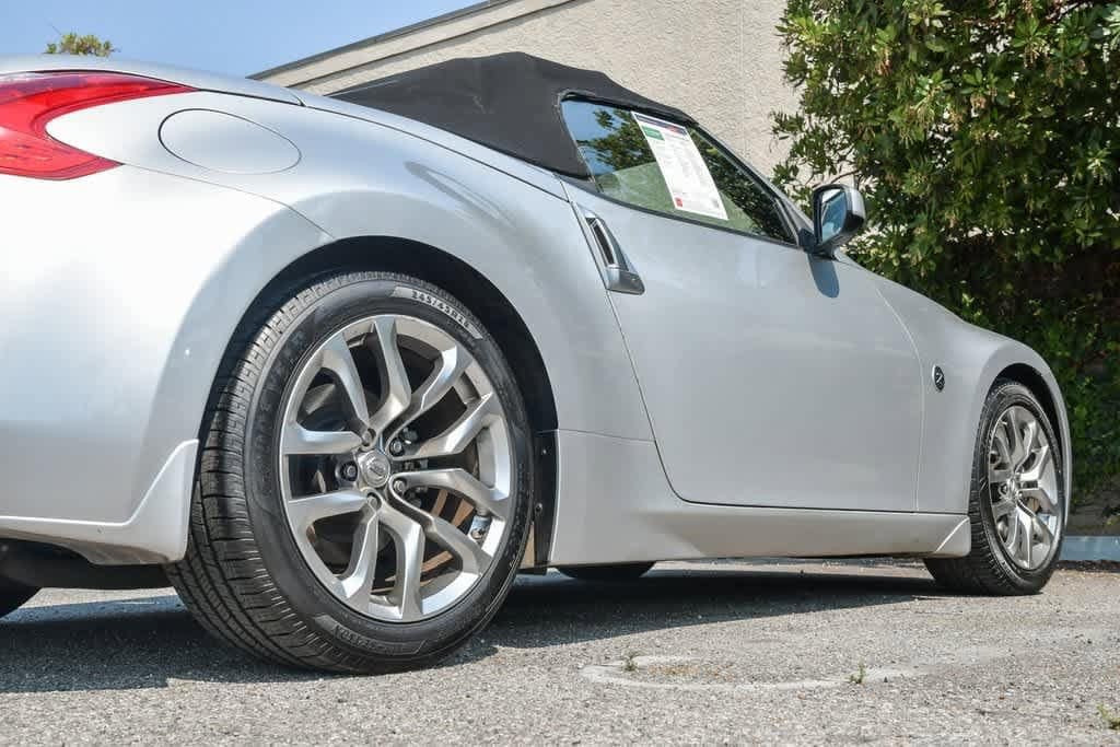 Thumbnail: 2010 Nissan Z - 10
