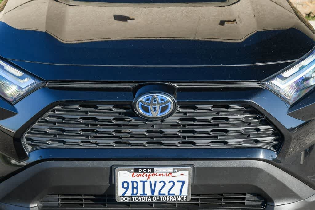 2022 Toyota RAV4 Hybrid XLE photo 5