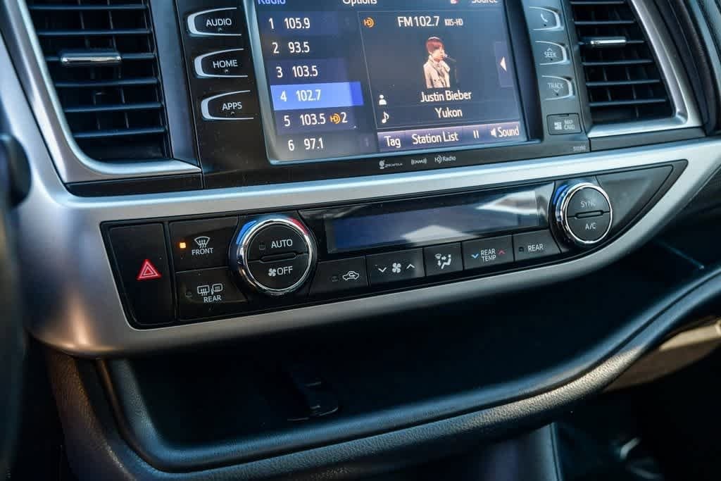 Thumbnail: 2019 Toyota Highlander - 23