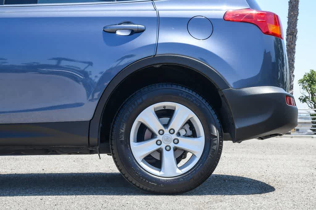 Thumbnail: 2013 Toyota RAV4 - 11
