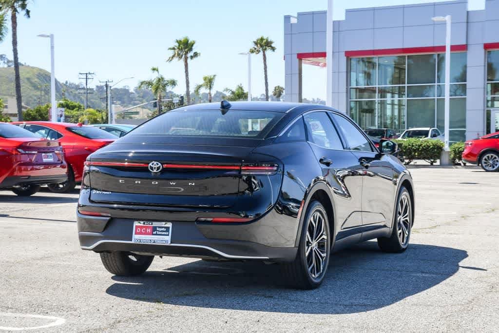 2025 Toyota Crown XLE photo 6