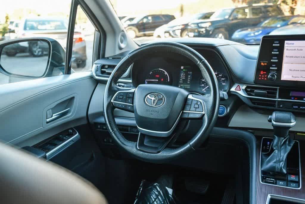 Thumbnail: 2022 Toyota Sienna - 12