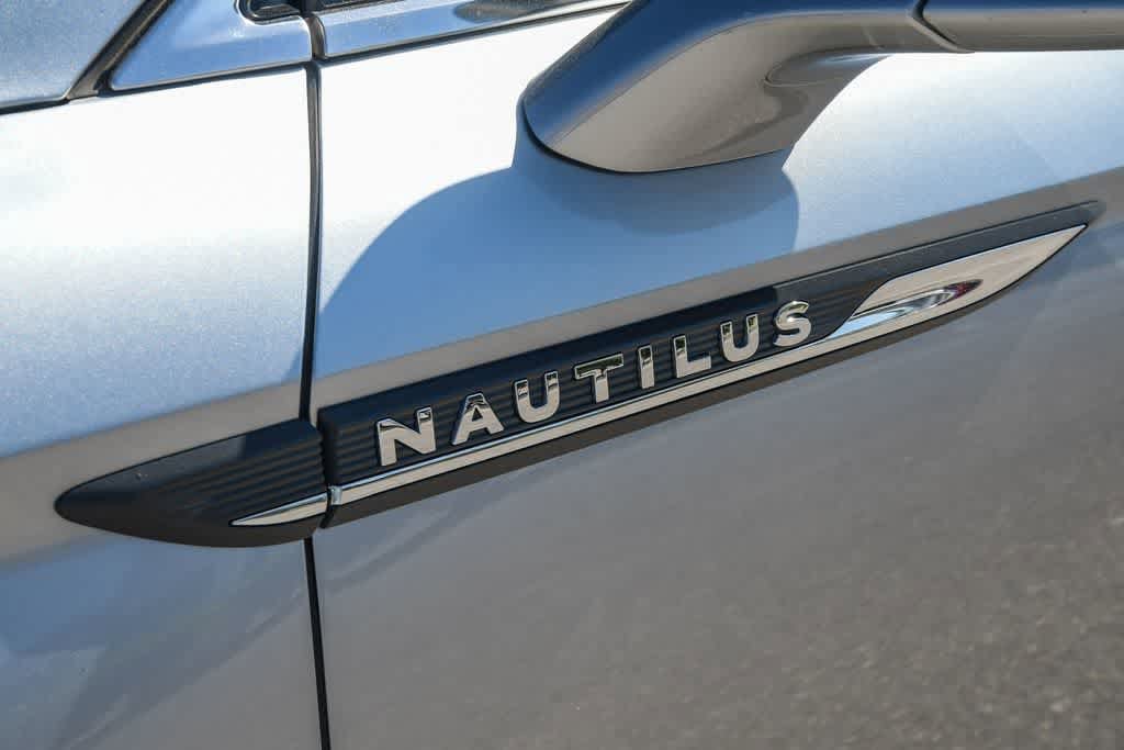 Thumbnail: 2021 Lincoln Nautilus - 22