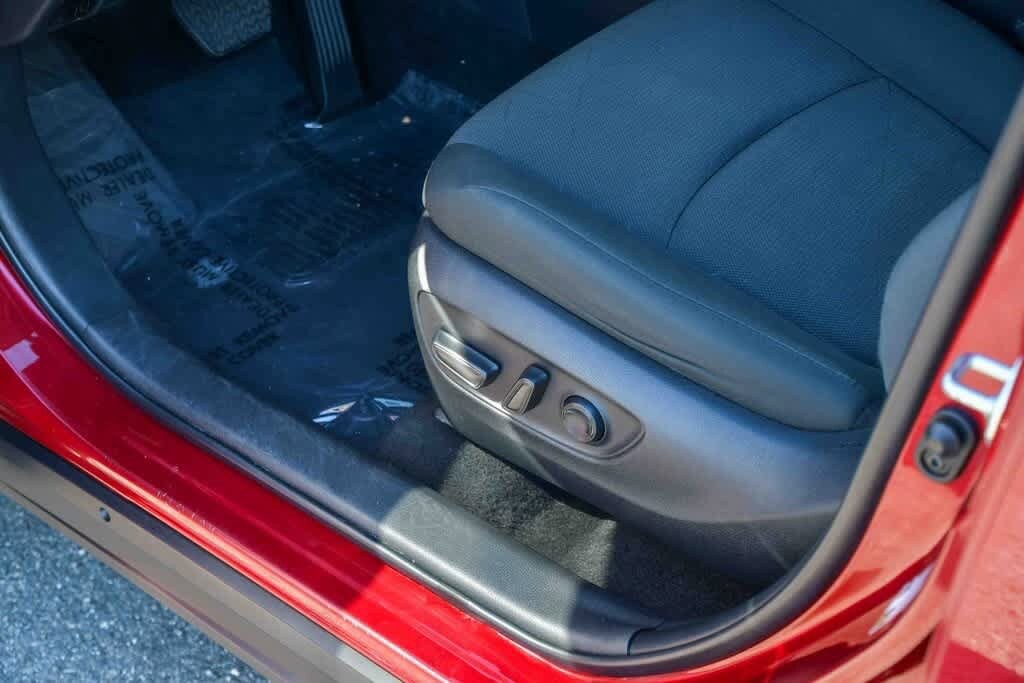 Thumbnail: 2023 Toyota RAV4 - 20