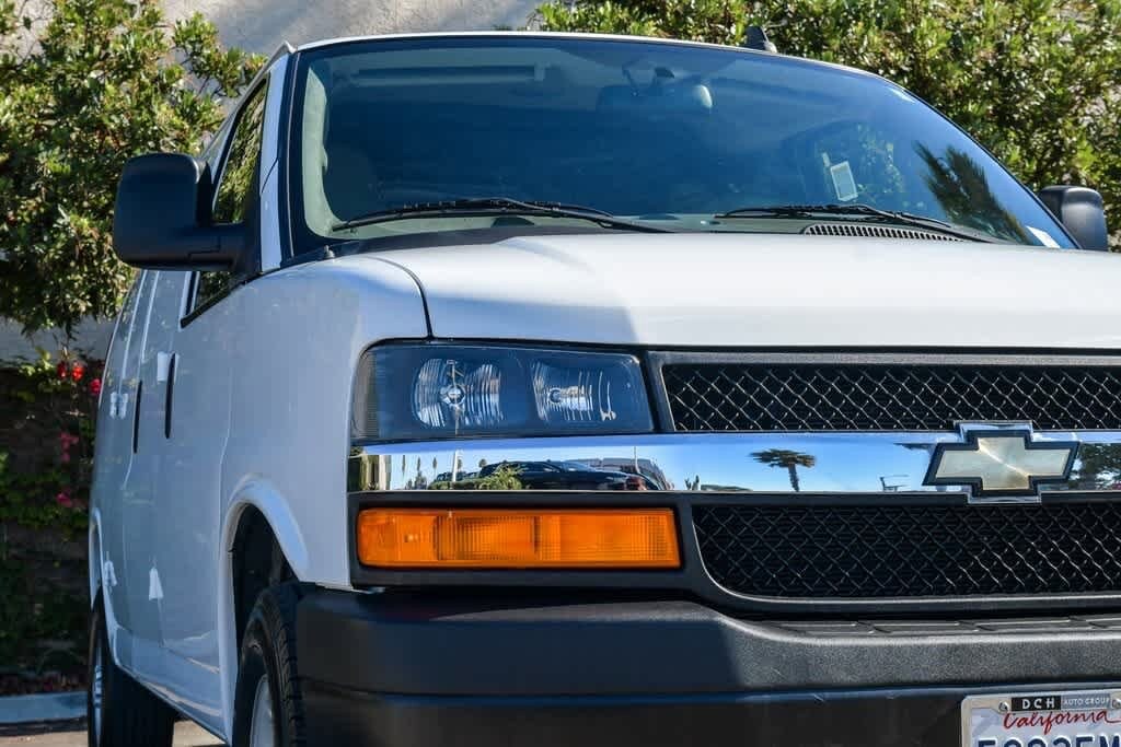 2022 Chevrolet Express 3500 Work Van photo 3