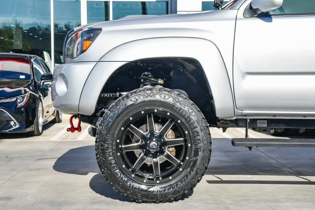 Thumbnail: 2011 Toyota Tacoma - 11