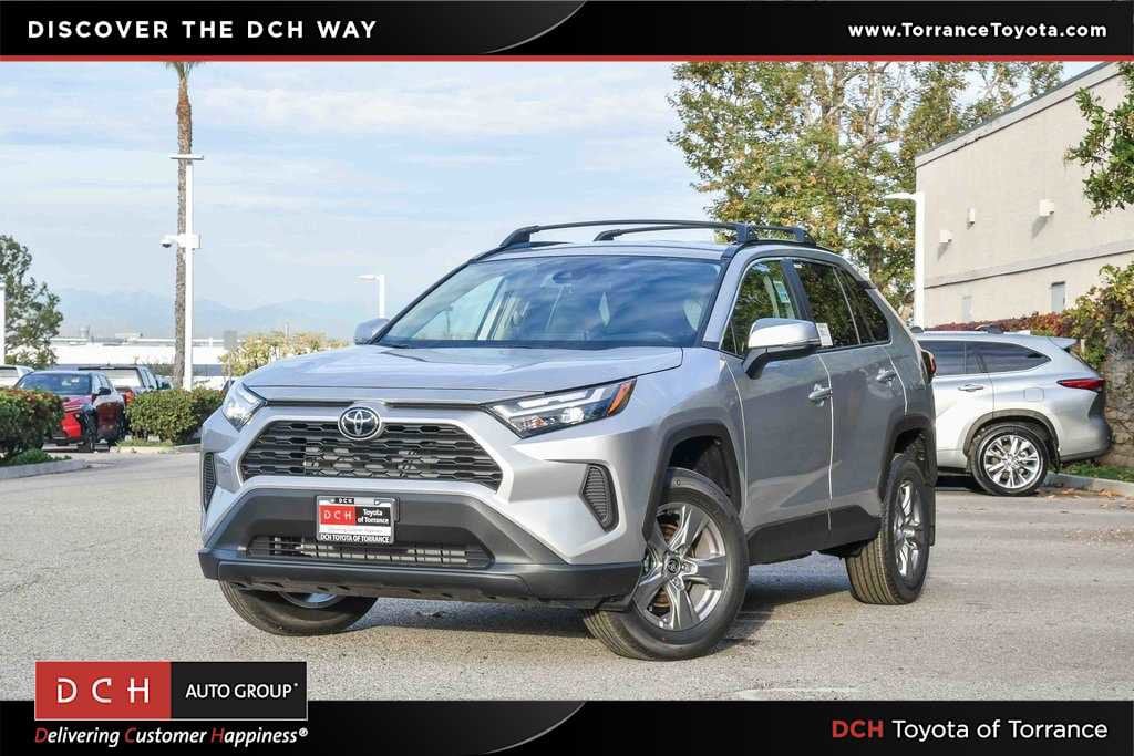 2025 Toyota RAV4 XLE's photo