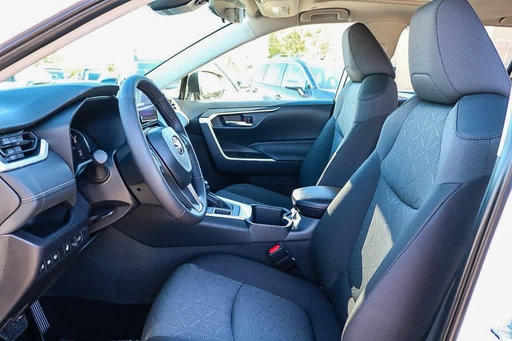 Thumbnail: 2025 Toyota RAV4 - 17