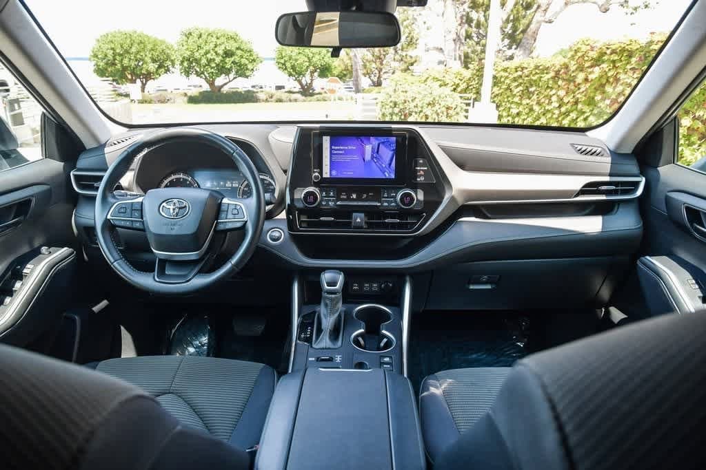 Thumbnail: 2024 Toyota Highlander - 14