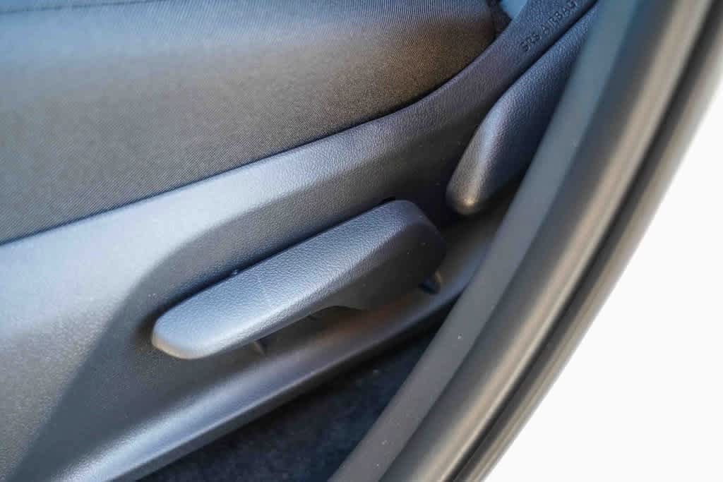 Thumbnail: 2025 Toyota RAV4 - 21