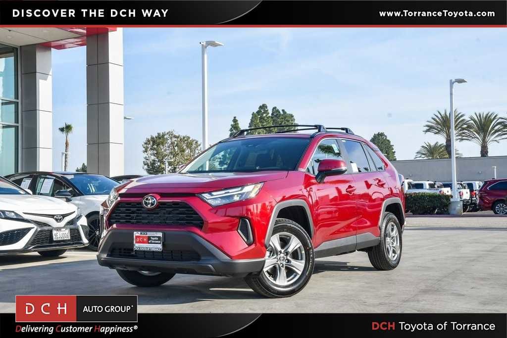 2025 Toyota RAV4 XLE's photo