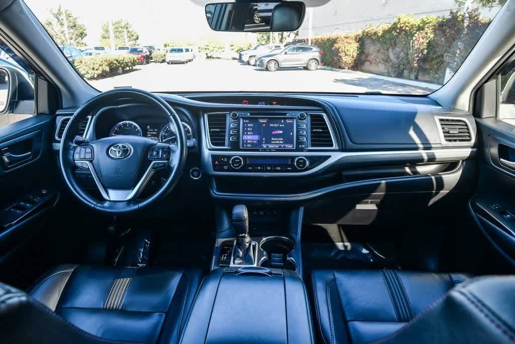 Thumbnail: 2019 Toyota Highlander - 14