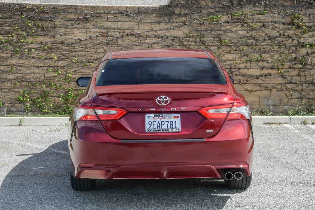 2018 Toyota Camry SE photo 3