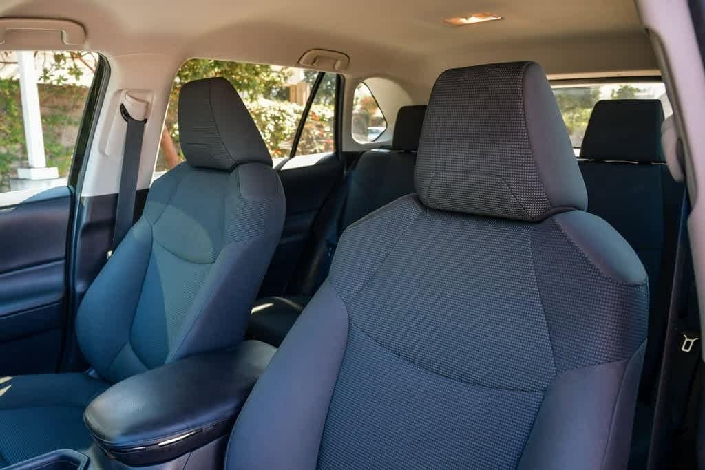 Thumbnail: 2021 Toyota RAV4 - 17