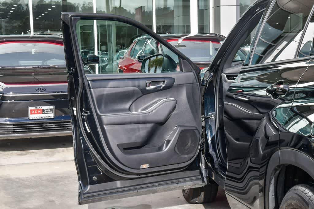 Thumbnail: 2024 Toyota Highlander - 28