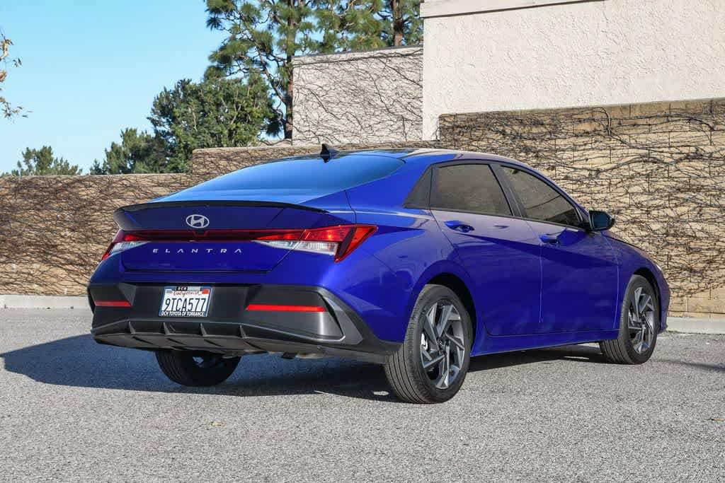 2025 Hyundai Elantra SEL Sport photo 6
