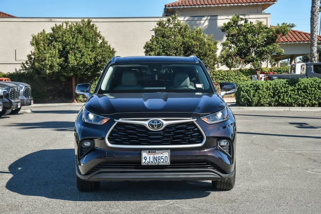 Used 2021 Toyota Highlander XLE with VIN 5TDGZRAH3MS041609 for sale in Torrance, CA